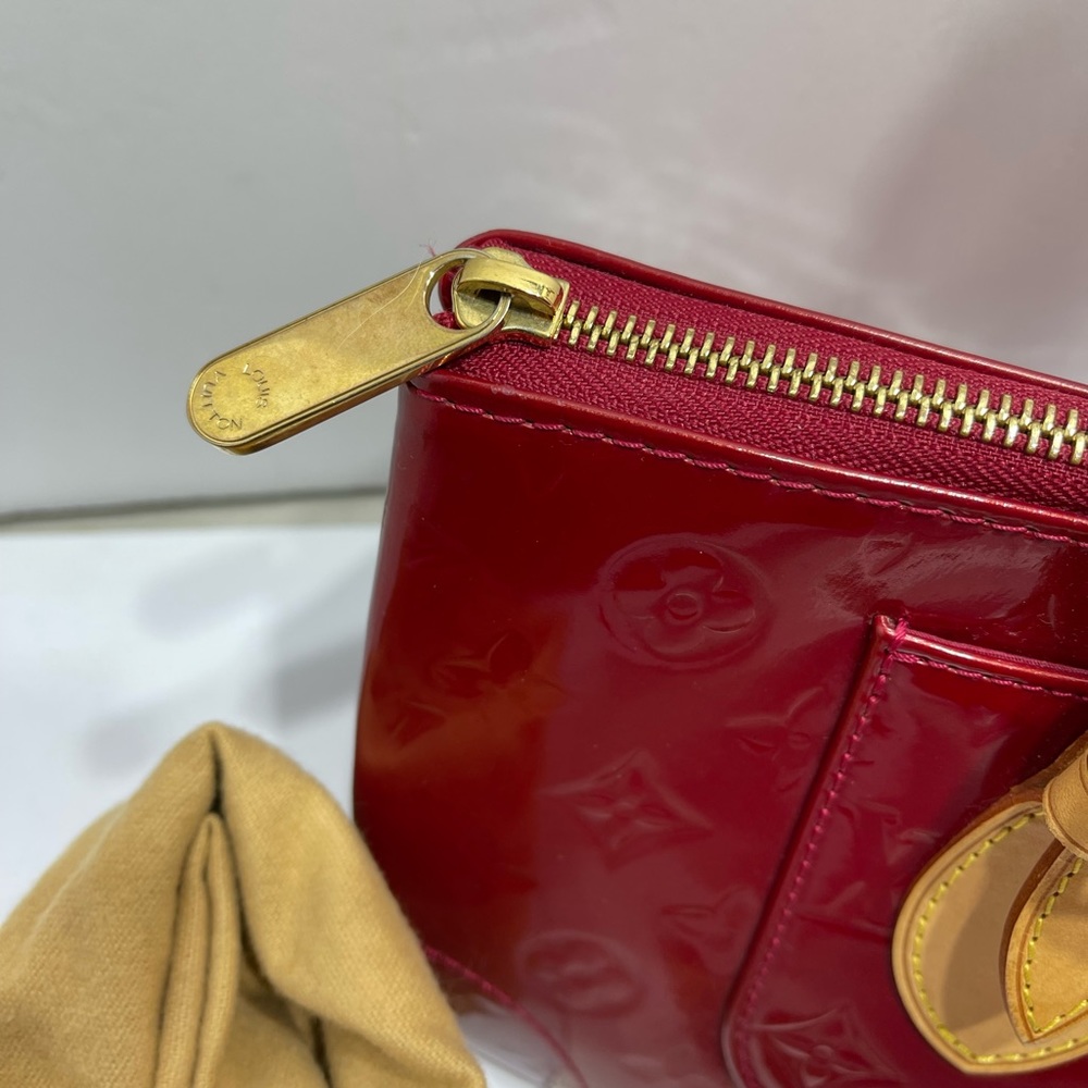 Louis Vuitton Vintage Monogram Vernis Rosewood Avenue comes with dust bag. - Picture 8 of 16